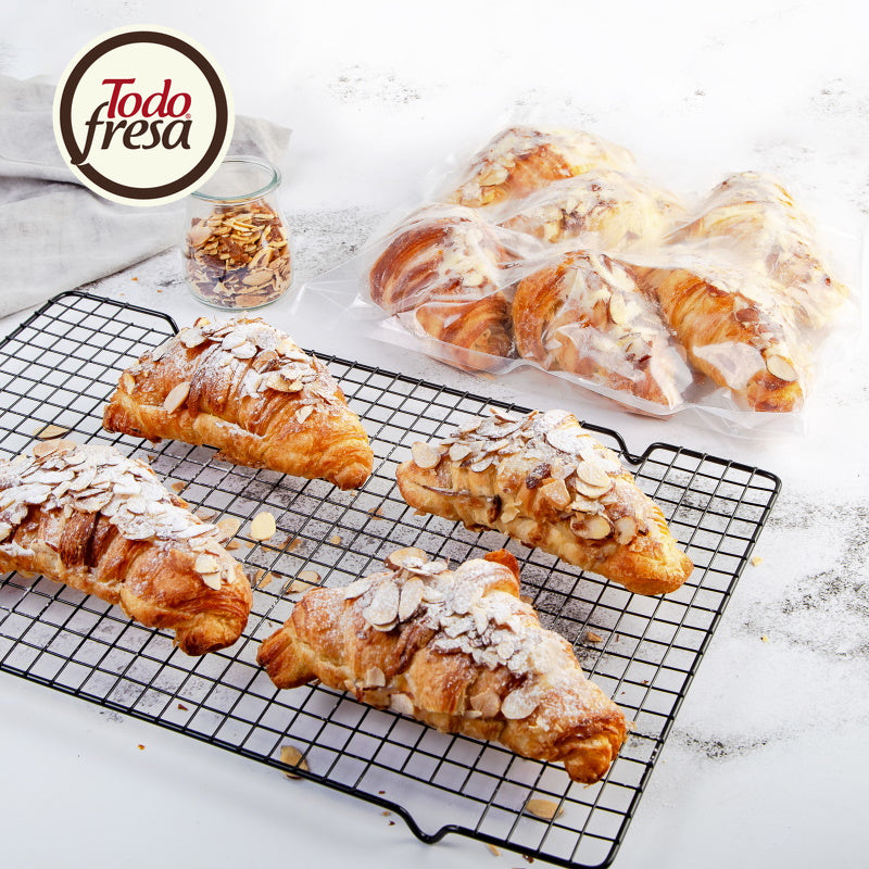 Croissant de Almendras x 6 und-Panadería-Todo Fresa-Eatsy Market